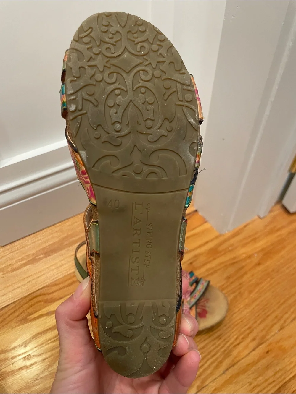 L'ARTISTE Multicolor Floral Patterned Strappy Sandals